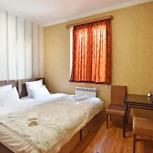 Отель Hirmas ***